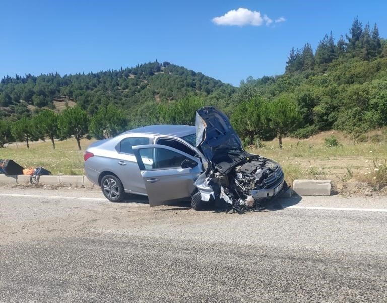 Manisa’da otomobille traktör çarpıştı: 7 yaralı