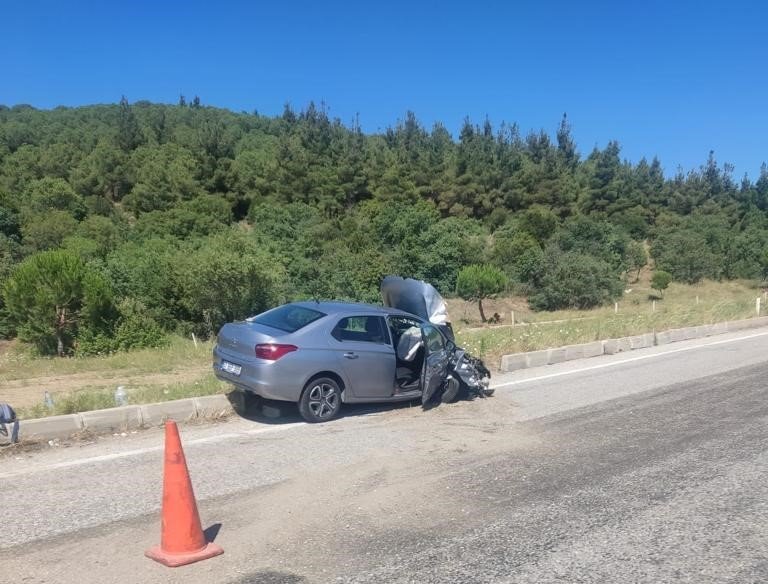 Manisa’da otomobille traktör çarpıştı: 7 yaralı