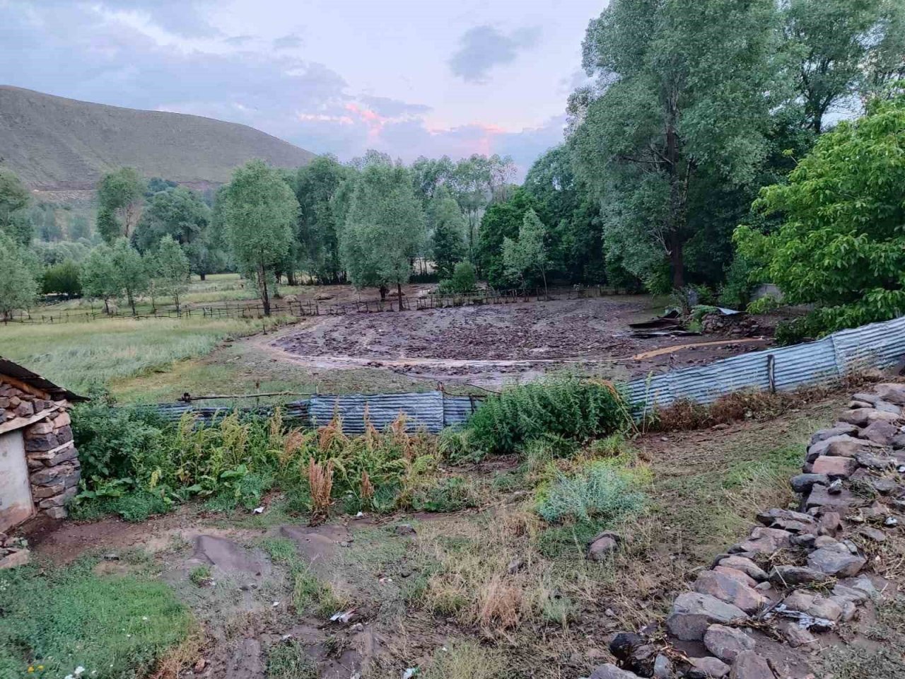 Bingöl’de sel taşkını köyü susuz bıraktı