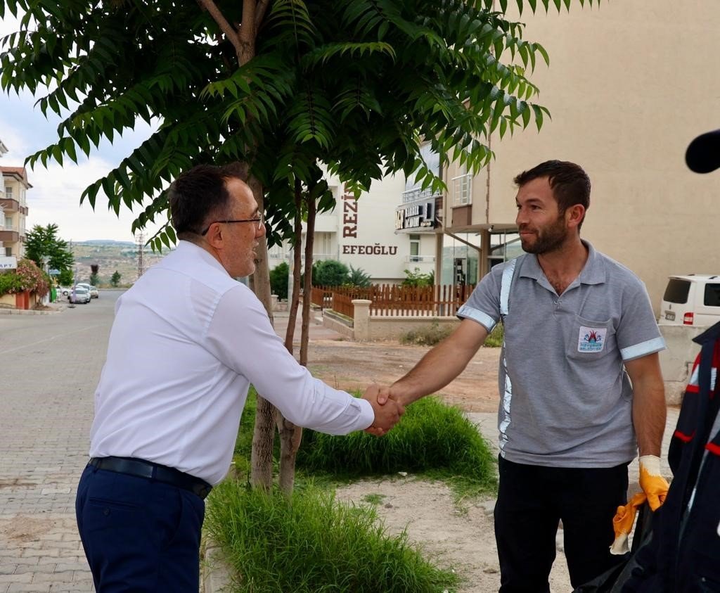 Başkan Savran 2000 Evler Mahallesi esnaflarını ziyaret etti