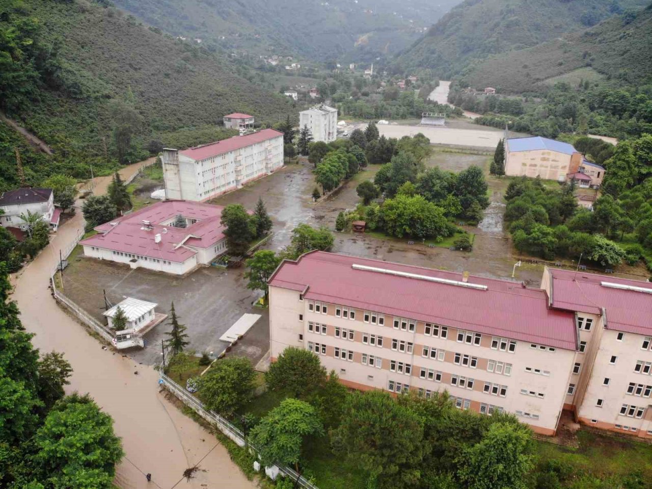 Ordu’yu sağanak vurdu