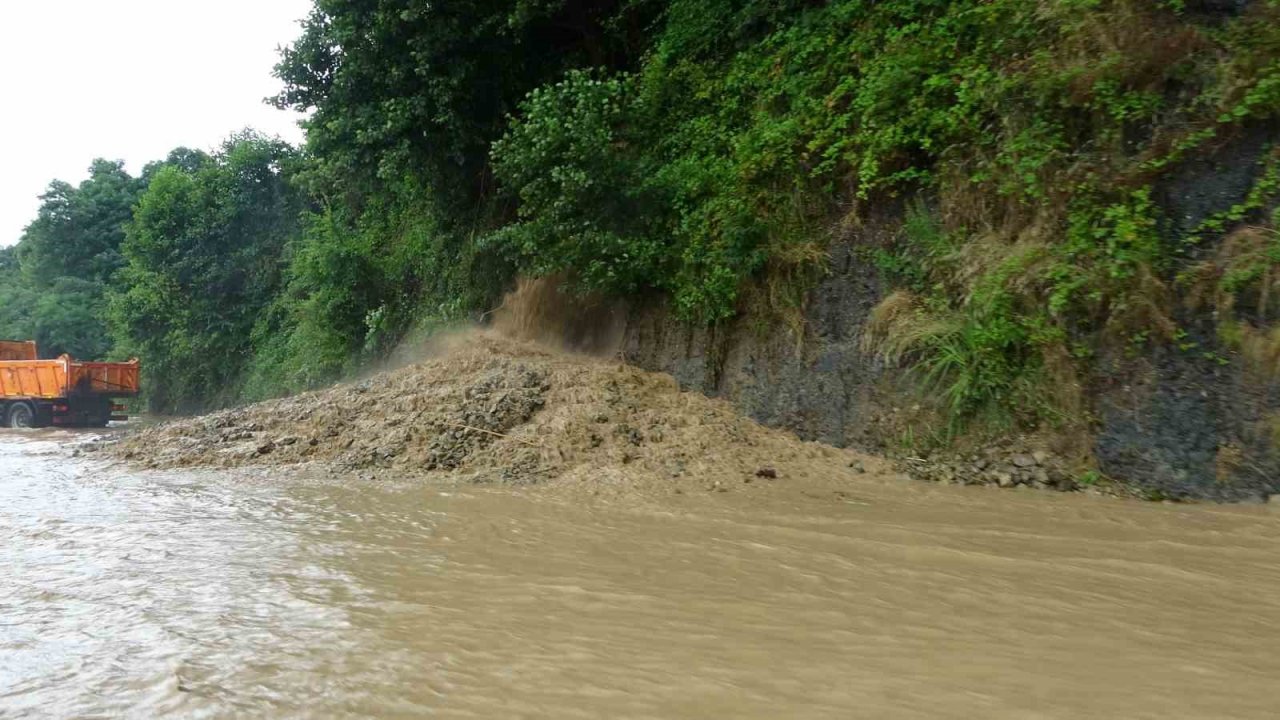 Ordu’yu sağanak vurdu