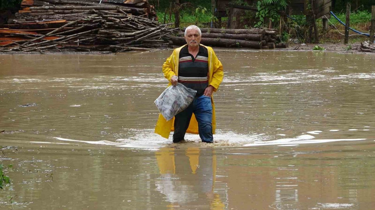 Ordu’yu sağanak vurdu