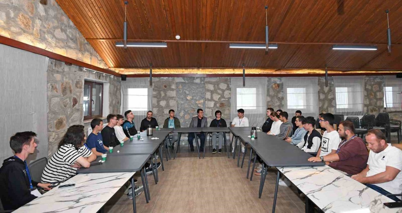 Başarılı öğrenciler zirvede motivasyon kampında