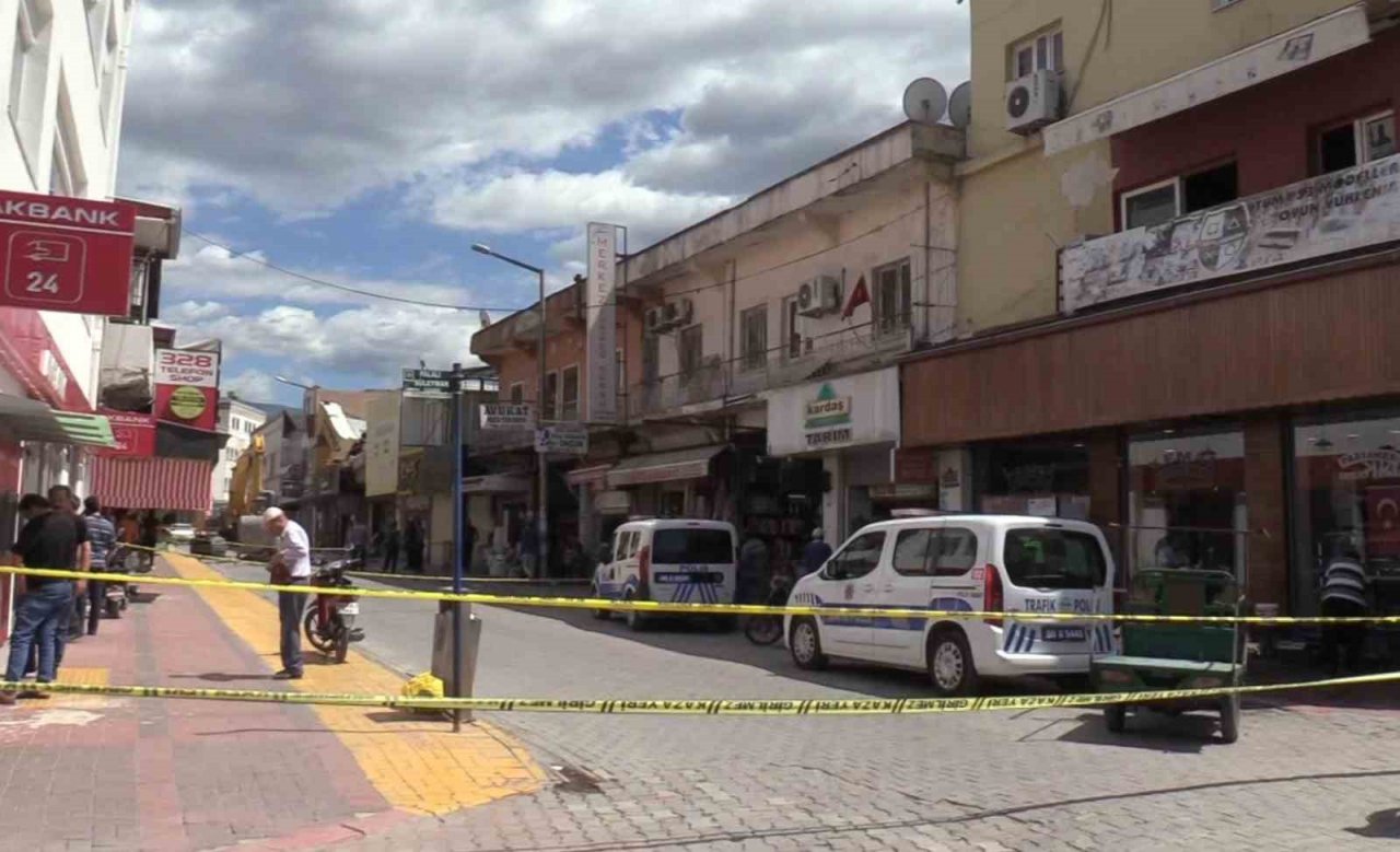Osmaniye’de çöken binanın geri kalan kısmının kontrollü yıkımına başlandı