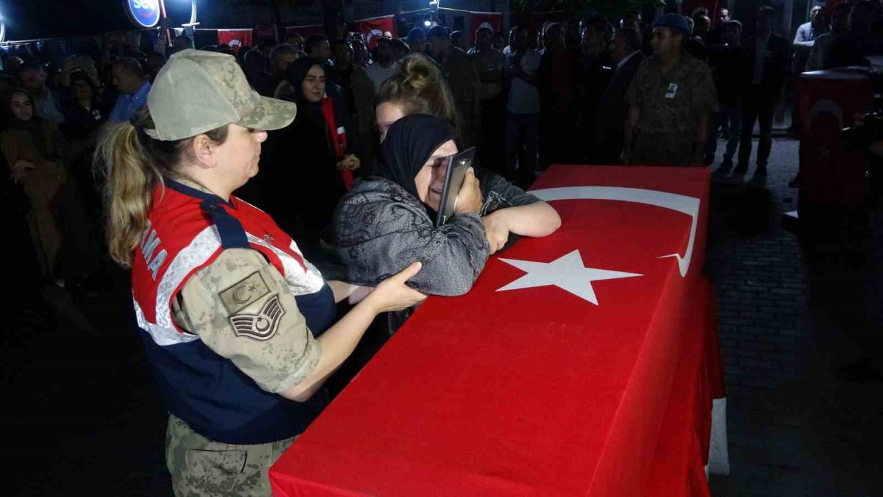 Bingöllü şehit son yolculuğuna uğurlandı