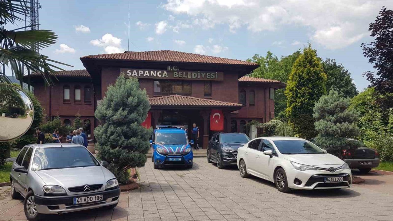 Sapanca Belediye Başkanının makam odasında silahlı saldırı