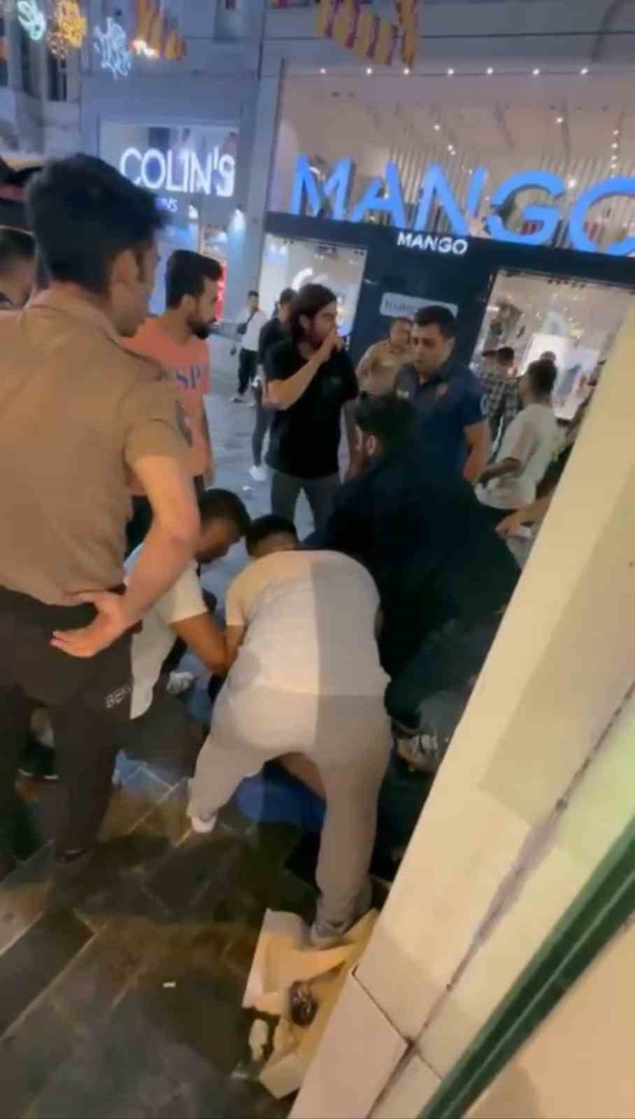 Taksim’de torpil patlatan gençler paniğe neden oldu