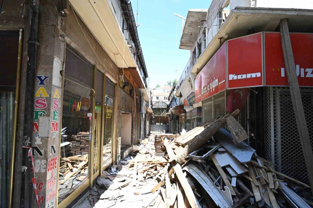 Tarihi Üzüm Pazarı’nda 53 dükkan tamamlandı, 37’sinin restorasyonu devam ediyor