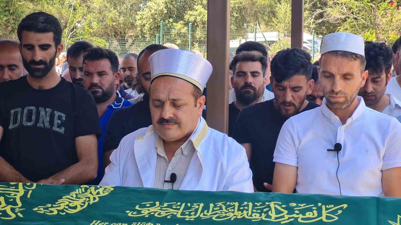 Kazada yaşamını yitiren 3 kişi Bodrum’da defnedildi