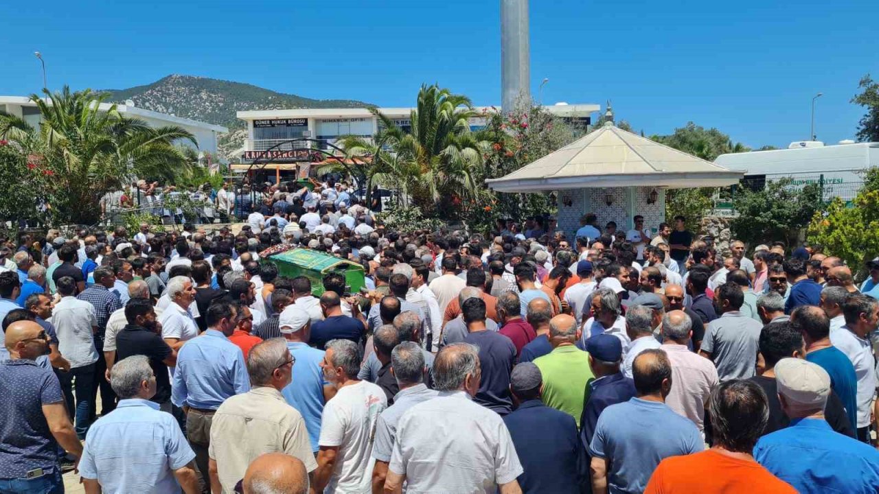 Kazada yaşamını yitiren 3 kişi Bodrum’da defnedildi