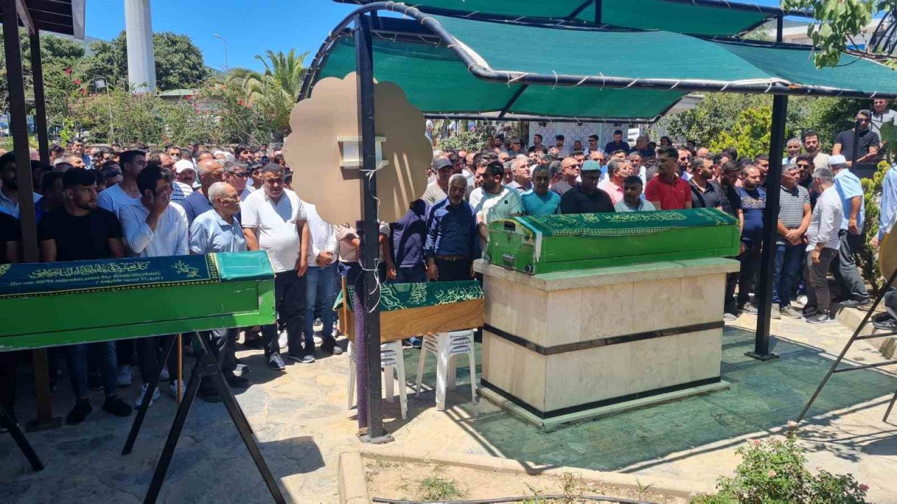 Kazada yaşamını yitiren 3 kişi Bodrum’da defnedildi