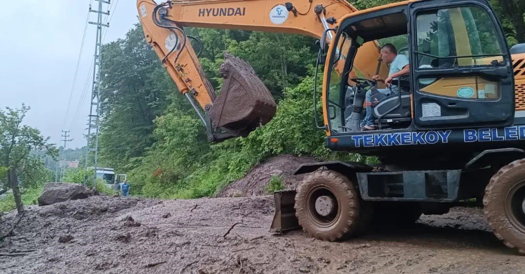 Tekkeköy’de afetle mücadele sürüyor