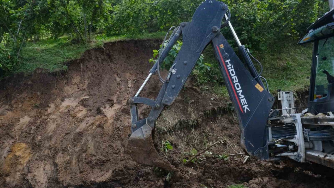 Tekkeköy’de afetle mücadele sürüyor