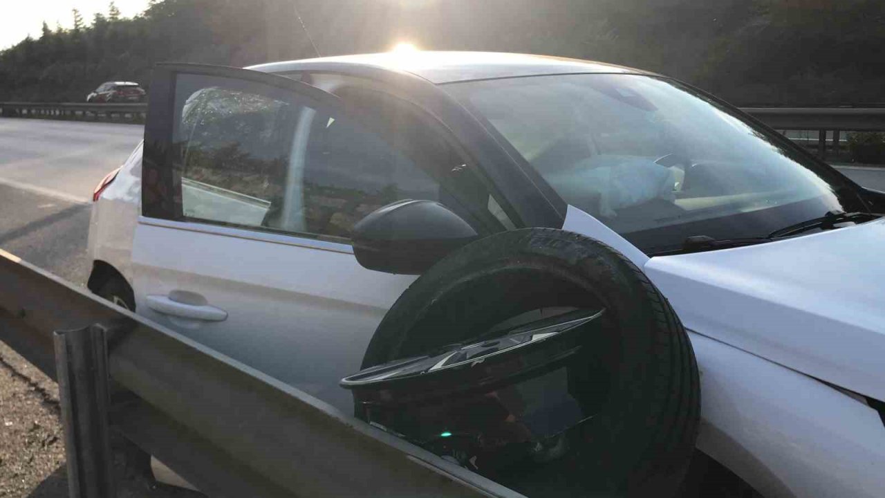 TEM’de polisten kaçan aracın sebep olduğu kazada 2 kişi yaralandı