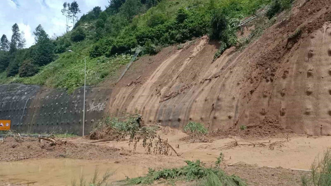 Bolu Dağı Tüneli’nde heyelanın izleri siliniyor