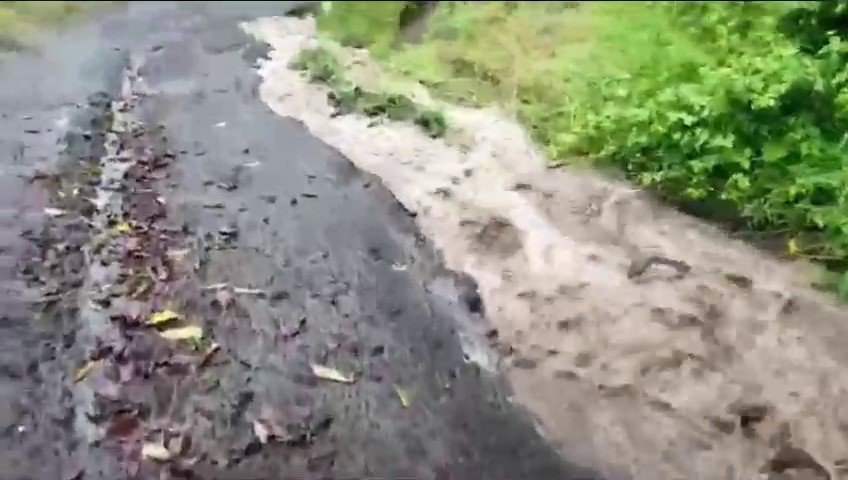 Tokat’ta Sağanak yağış sonrası yol çöktü