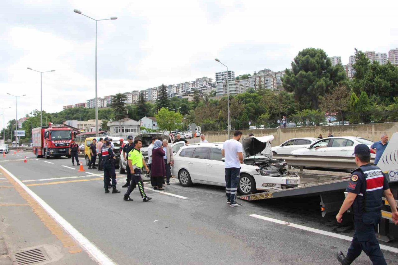 Trabzon’da 6 araçlı zincirleme kaza: 3 yaralı