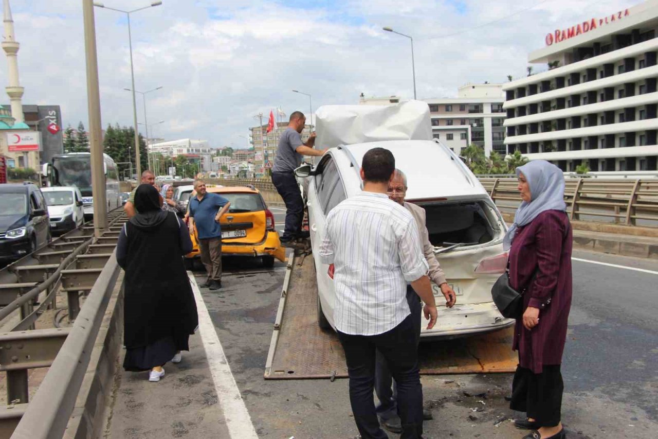Trabzon’da 6 araçlı zincirleme kaza: 3 yaralı