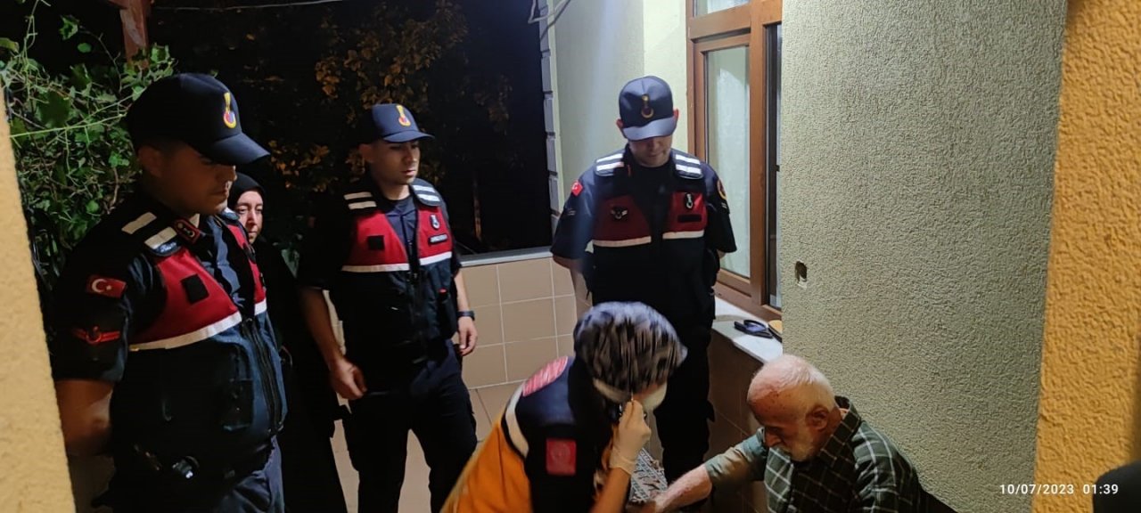 Türkeli’de mantar toplamak için gittiği ormanda kaybolan yaşlı adam bulundu