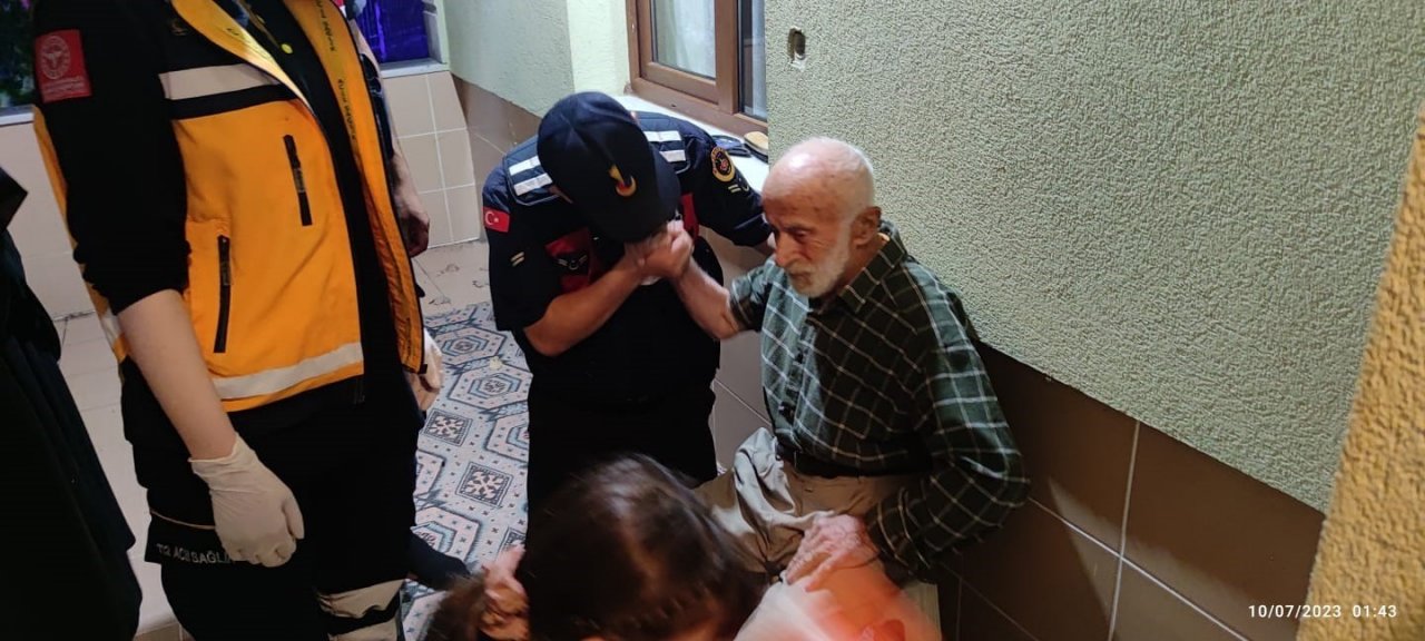 Türkeli’de mantar toplamak için gittiği ormanda kaybolan yaşlı adam bulundu