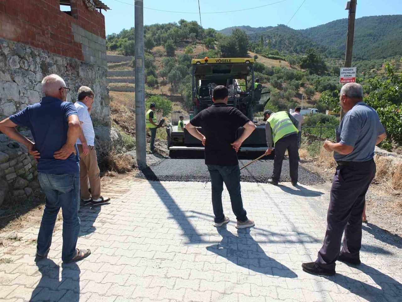 Burhaniye Dutluca da yol sevinci