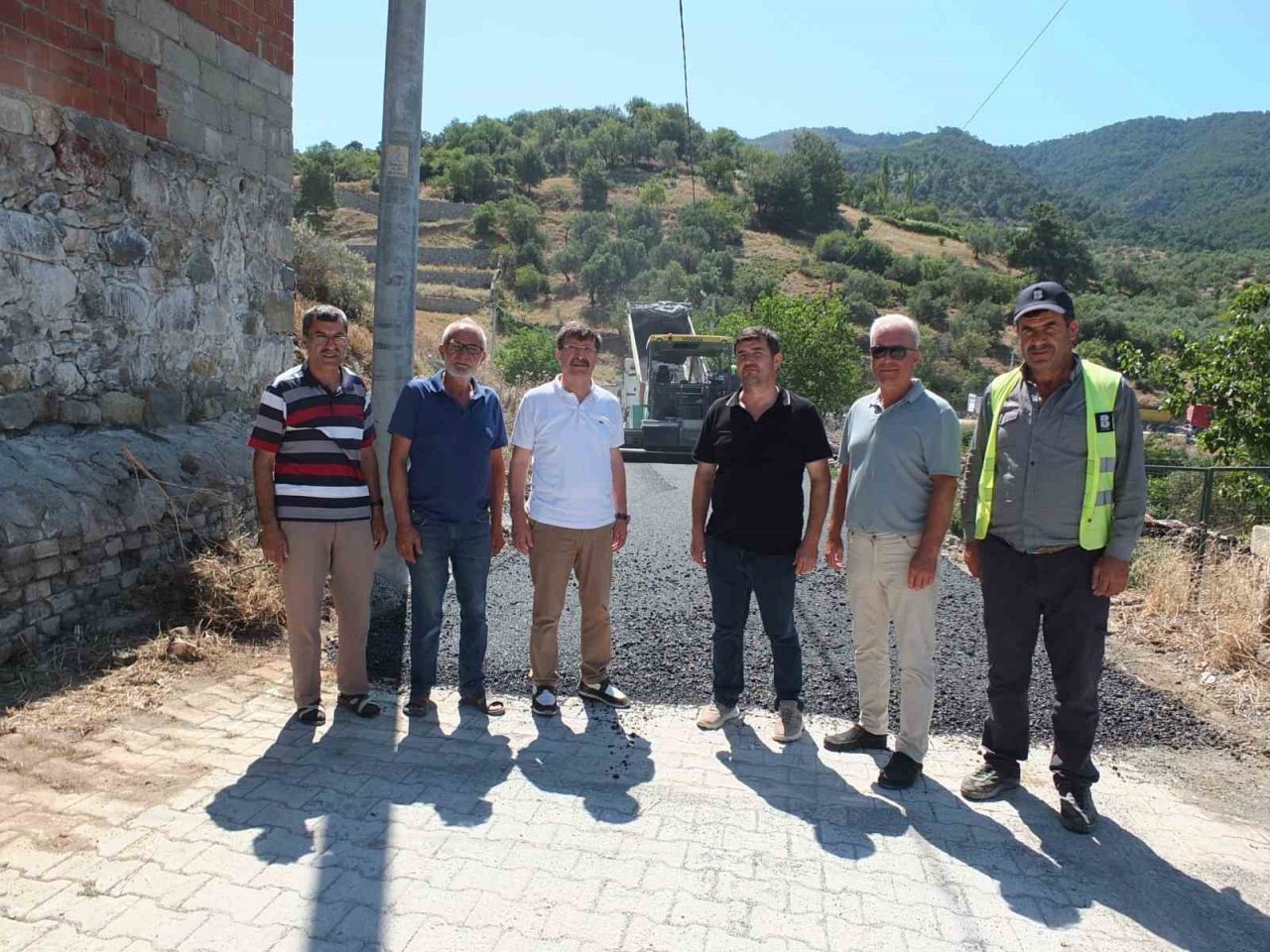 Burhaniye Dutluca da yol sevinci