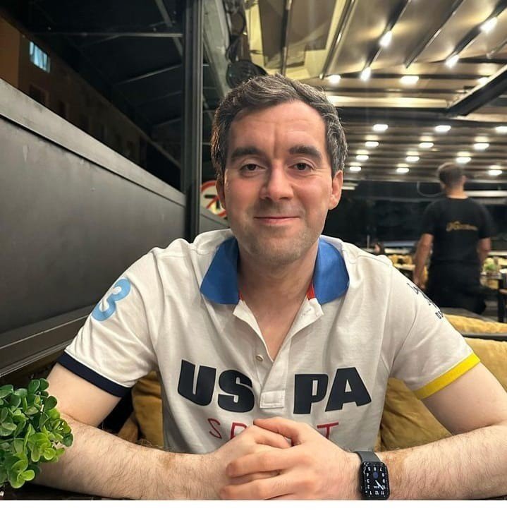 Takla atarak yanan araçta hayatını kaybetti