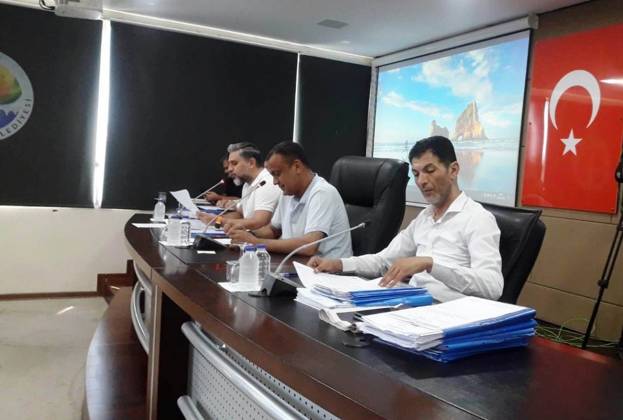 Adana Büyükşehir Belediye Meclisinde sivrisinek tartışması