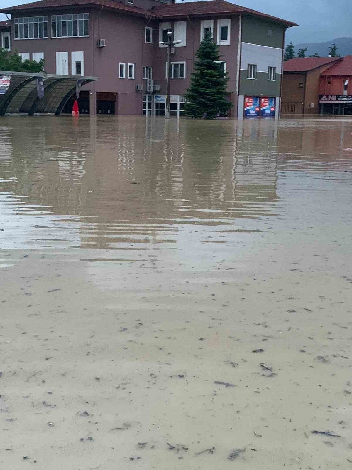 Terminal ve Galericiler Sitesi sular altında kaldı