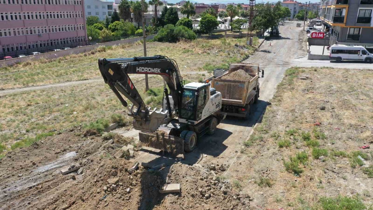 Aydın Büyükşehir Belediyesi Söke’de yol yapım çalışmalarına devam ediyor
