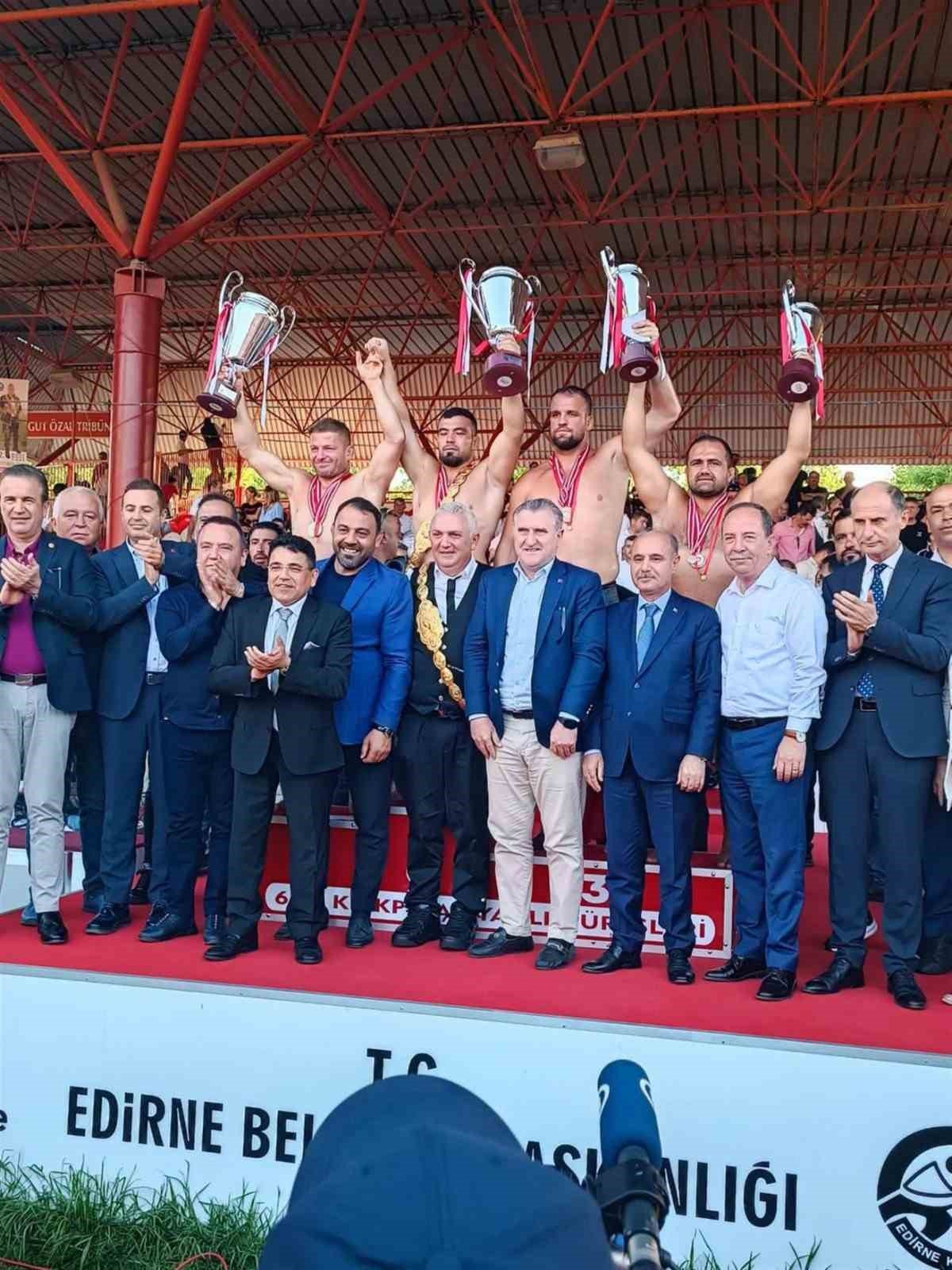 Balıkesir Büyükşehir Kırkpınar’dan madalyalar ile döndü