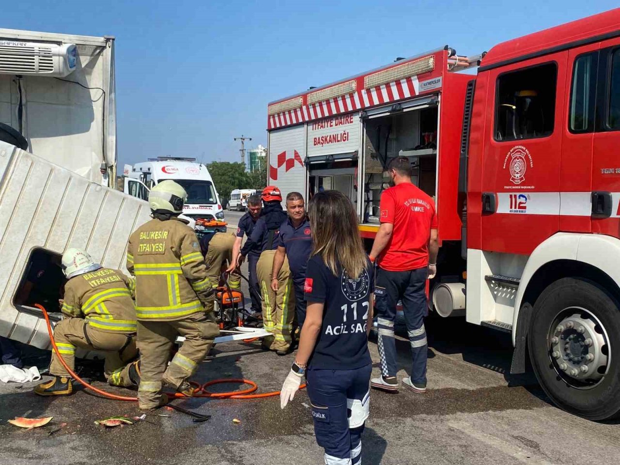 Bandırma’da kamyon hurdaya döndü: 1 yaralı