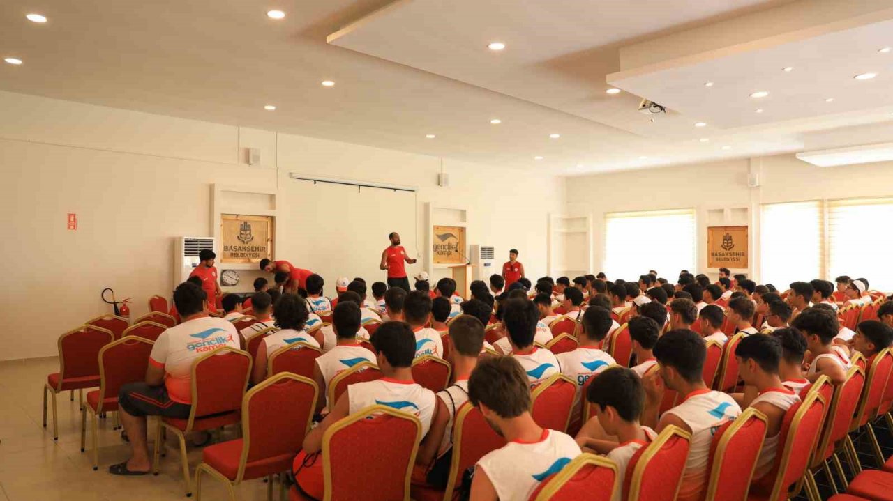 Başakşehirli gençlerin Saros Körfezi’nde tatil keyfi