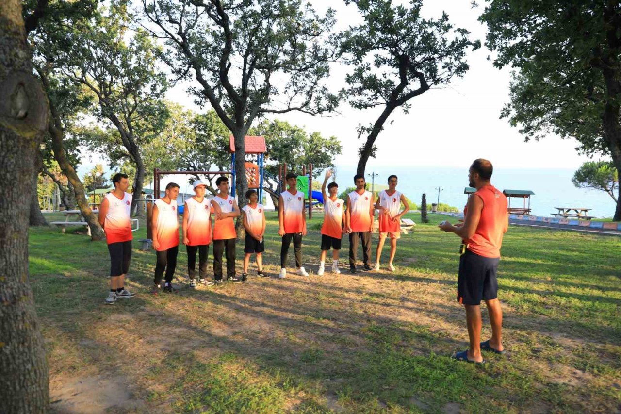 Başakşehirli gençlerin Saros Körfezi’nde tatil keyfi