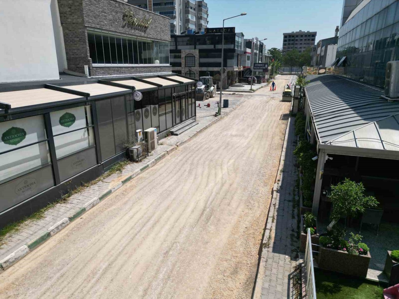 Bayraklı’da asfaltlama çalışmaları sürüyor