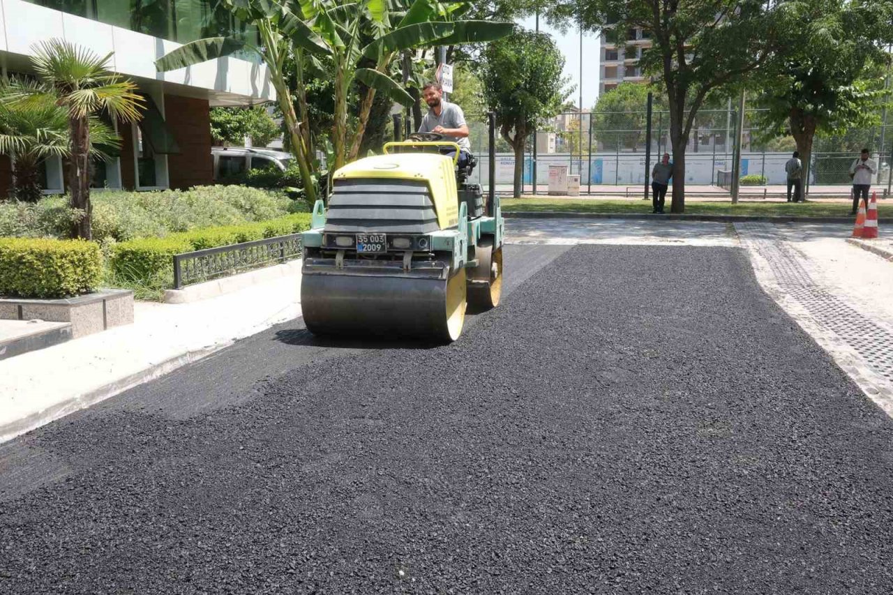 Bayraklı’da asfaltlama çalışmaları sürüyor