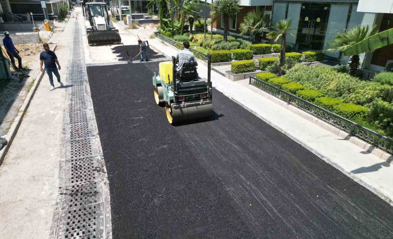 Bayraklı’da asfaltlama çalışmaları sürüyor