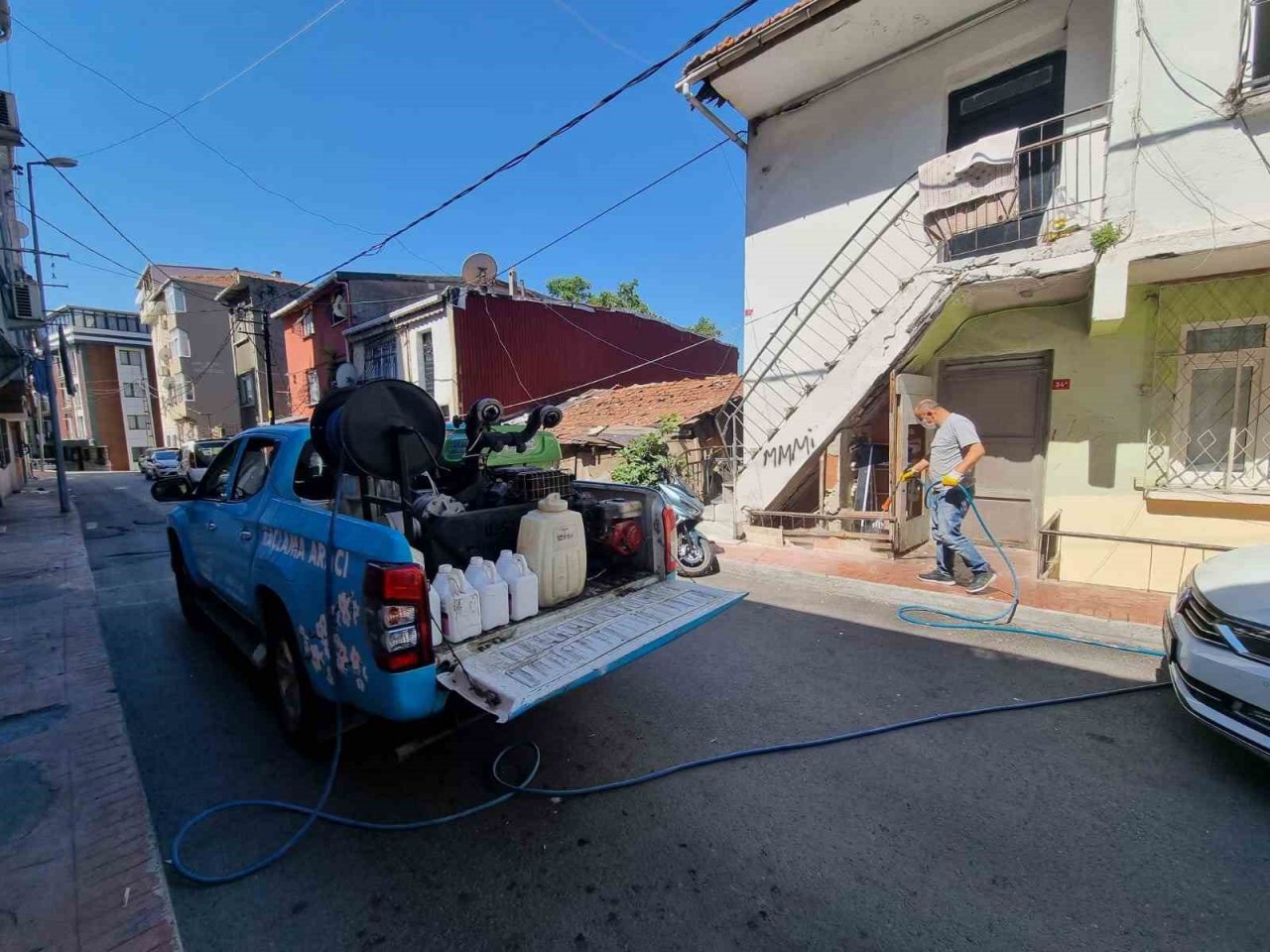 Beyoğlu’nda sivrisineklere karşı ilaçlama çalışması başlatıldı