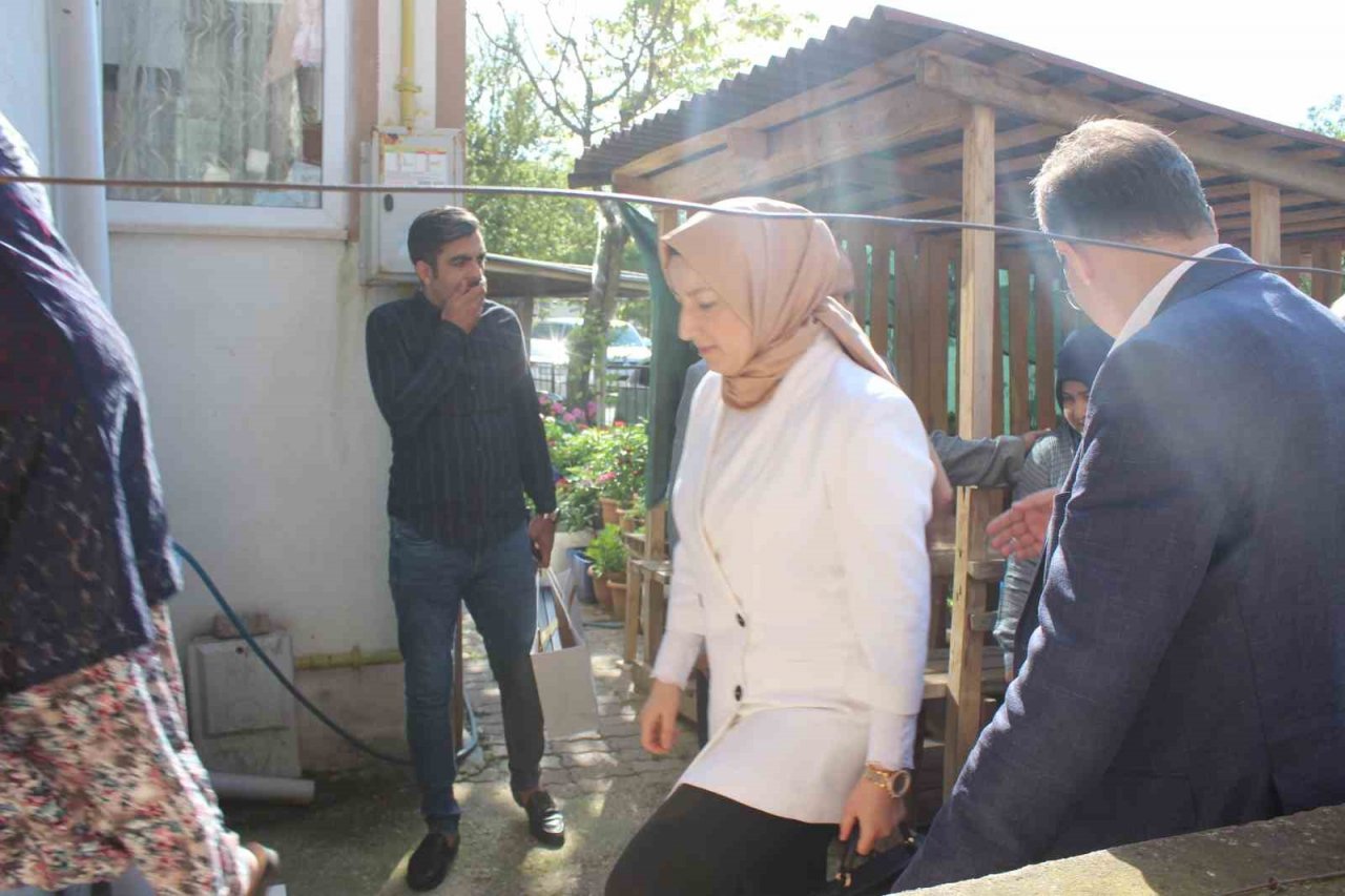 Vali Kızılkaya şehit ailesini ziyaret etti