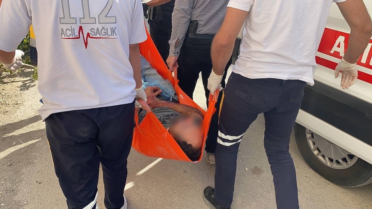 Hırsız ev sahiplerine bıçakla saldırdı: 4 yaralı