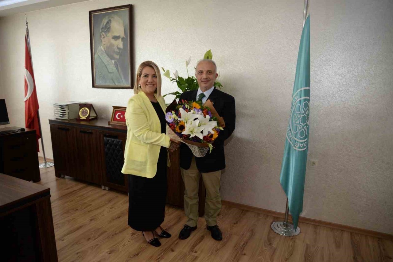 BUÜ Tıp Fakültesi’nin en genç ve ilk kadın dekanı görevi devraldı