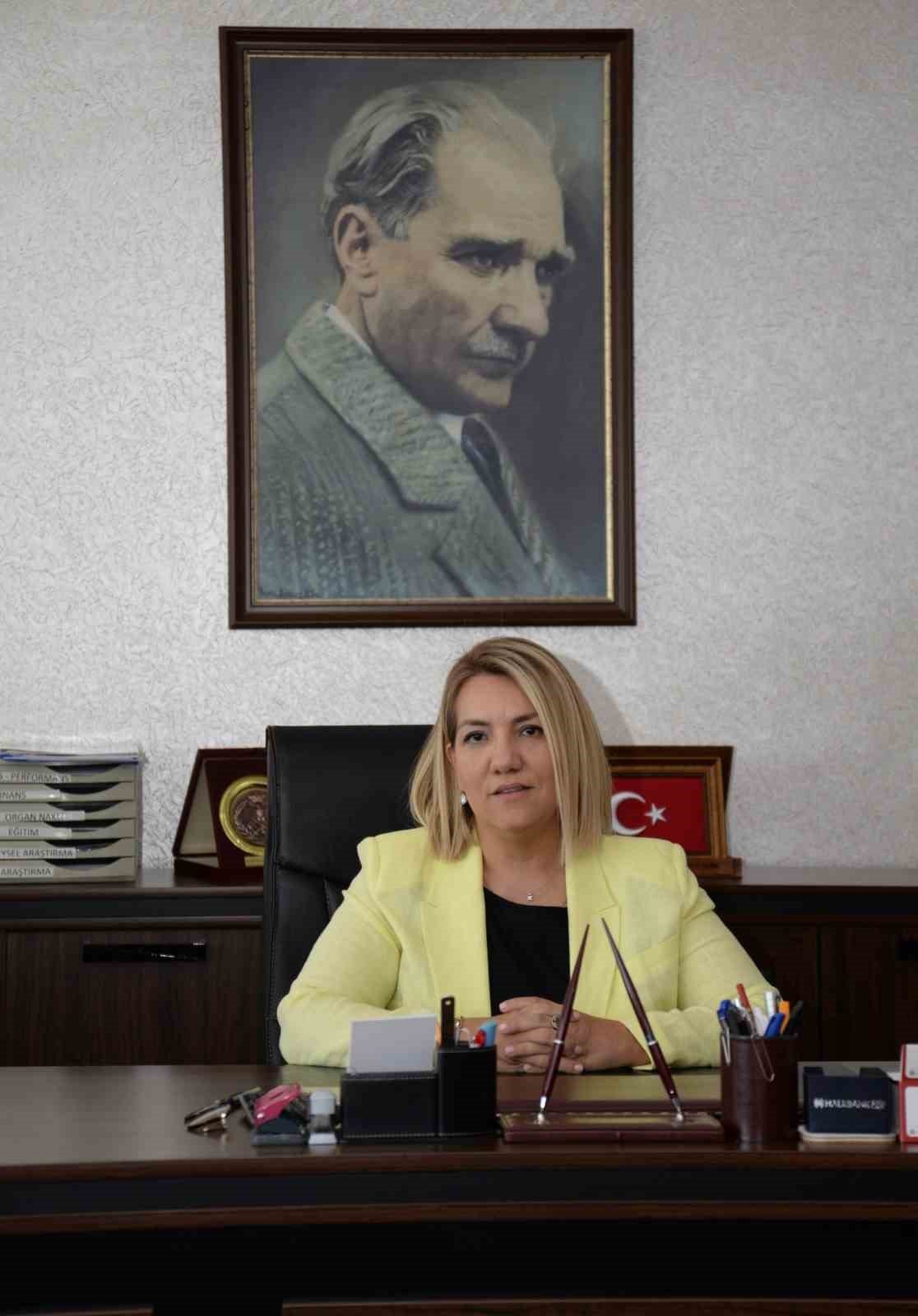 BUÜ Tıp Fakültesi’nin en genç ve ilk kadın dekanı görevi devraldı