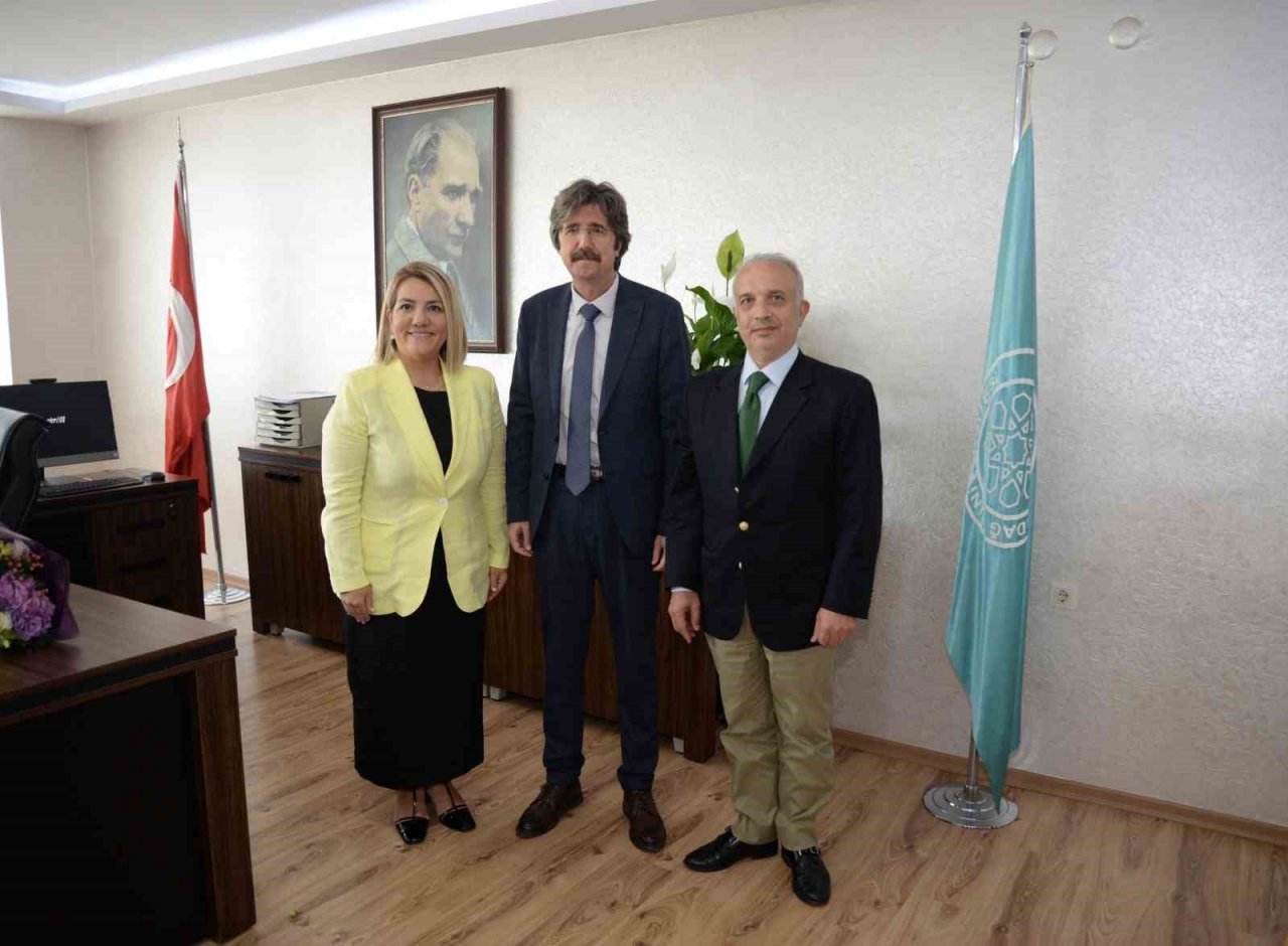 BUÜ Tıp Fakültesi’nin en genç ve ilk kadın dekanı görevi devraldı