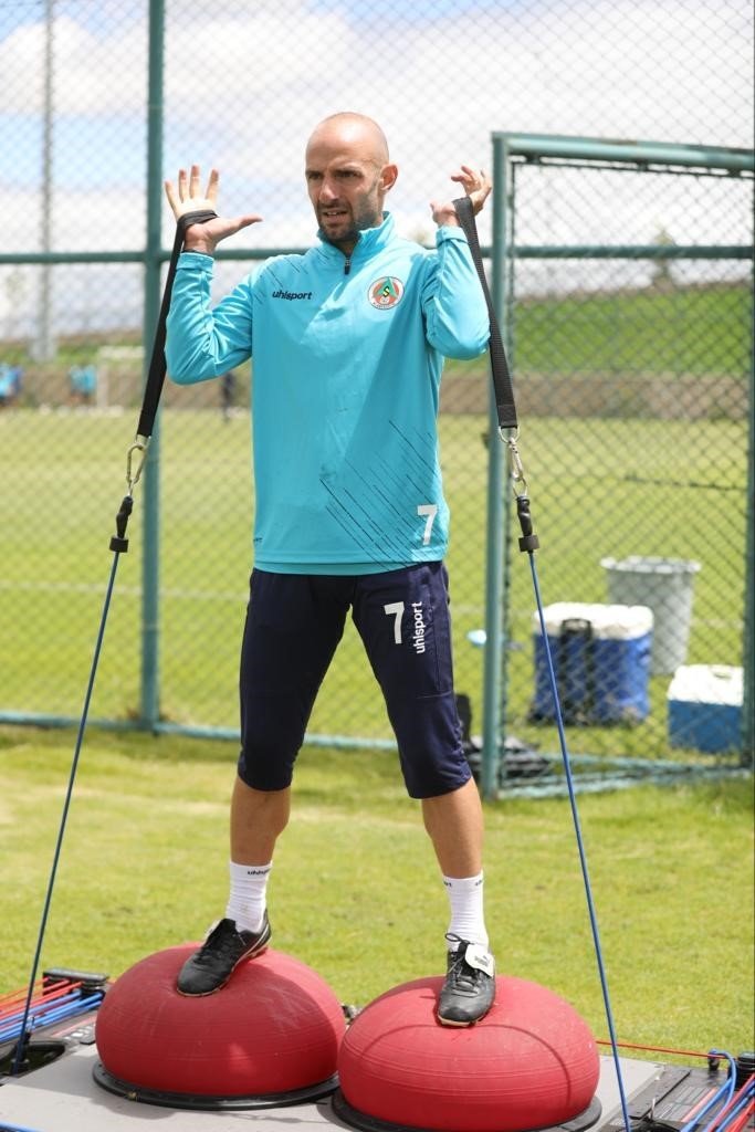 Alanyaspor, kamp çalışmalarını sürdürüyor