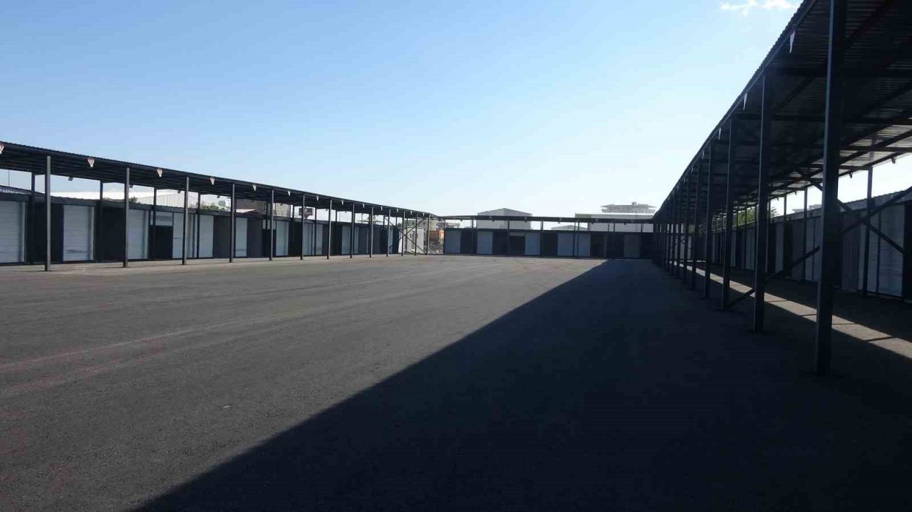 53 günde inşa edilen sebze halinde esnafın buruk mutluluğu