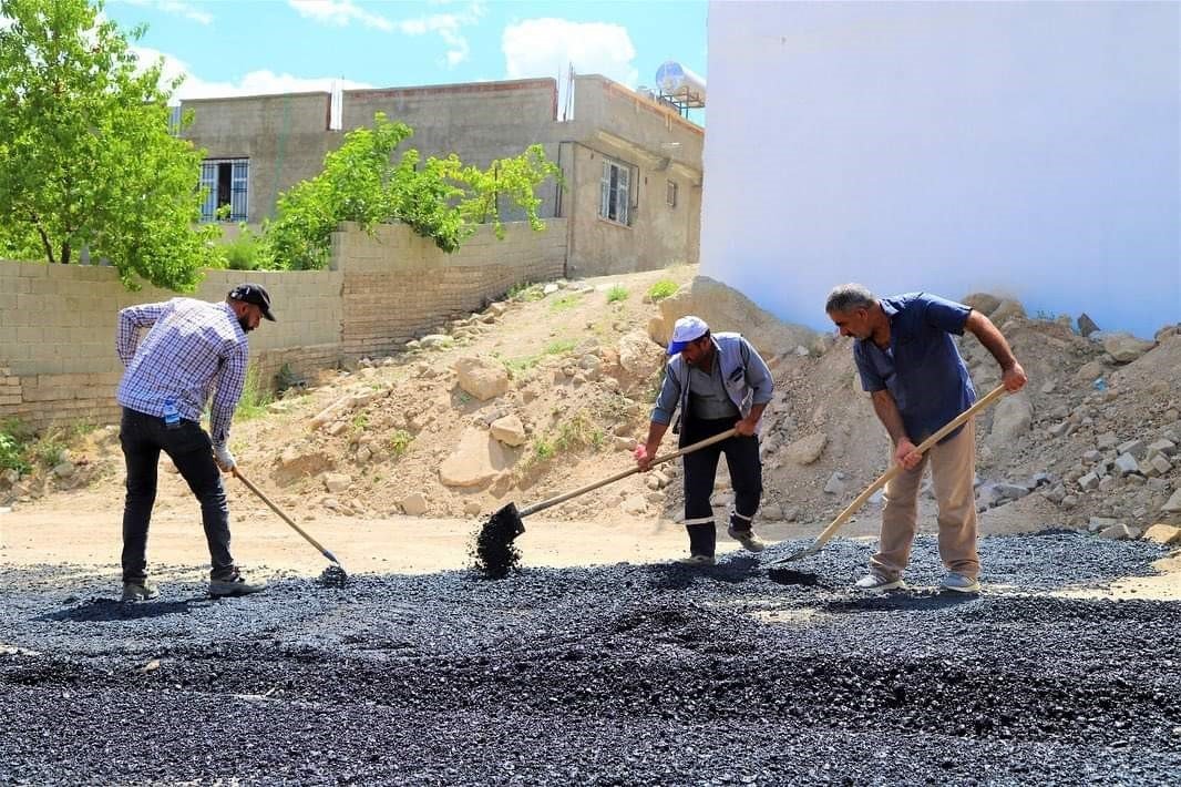 Ergani Belediyesi yol onarım çalışmalarına devam ediyor