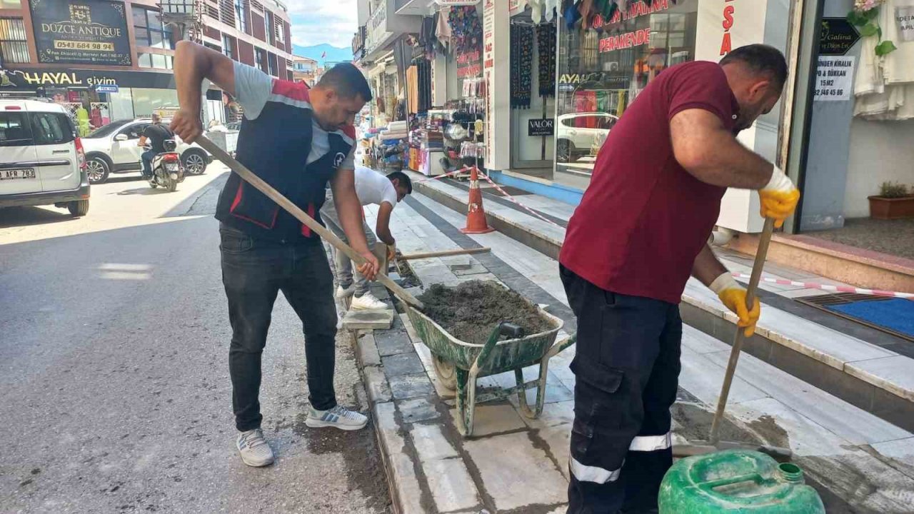 Düzce Belediyesi fen işleri tüm ekipleriyle sahada
