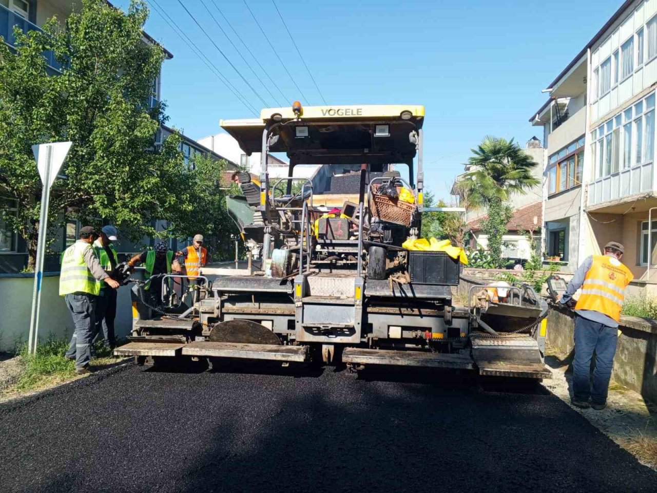 Düzce Belediyesi fen işleri tüm ekipleriyle sahada