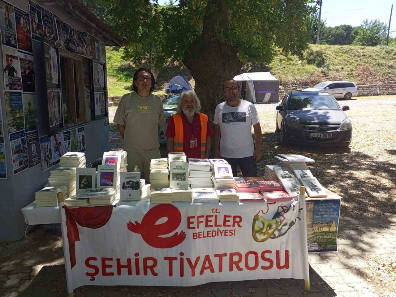 Efeler Belediyesi Şehir Tiyatrosu uluslararası şenliğe renk kattı